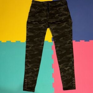 Camouflage Skinny Pants